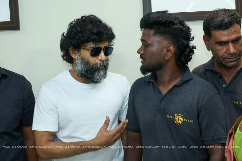 family-saloon-open-celebration-atta-kathi-dinesh
